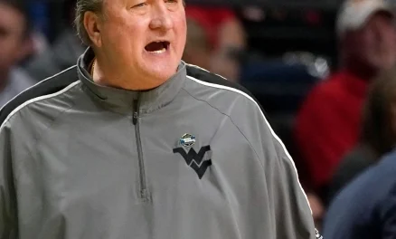 Bob Huggins demands reinstatement at West Virginia